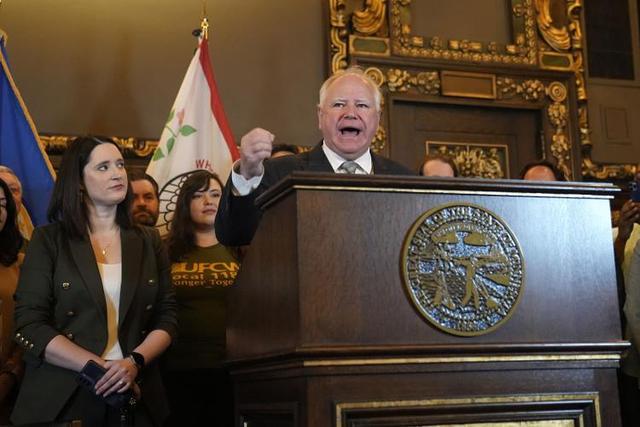 重庆时时彩：快讯！被哈里斯选为竞选搭档，美国明尼苏达州州长沃尔兹发声：很荣幸