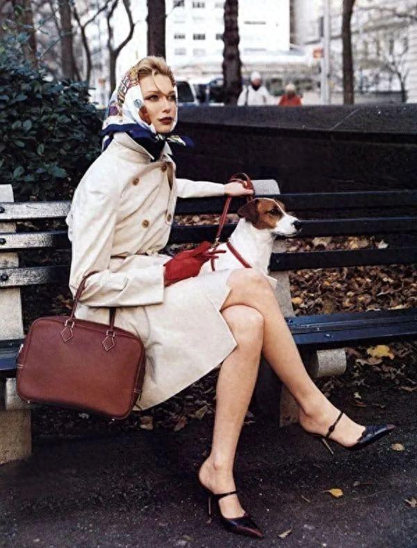 欧陆平台注册：秋天，跟赫本学穿风衣吧！