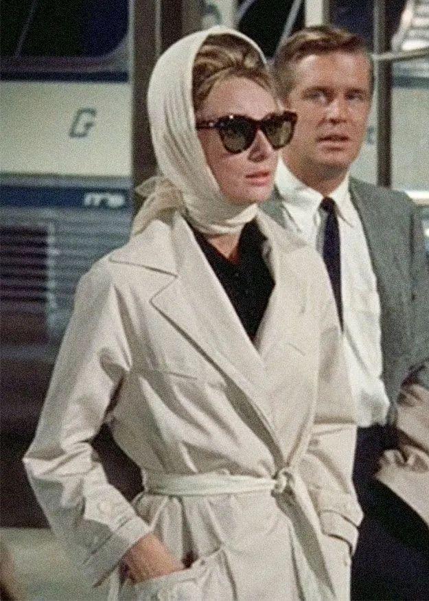 欧陆平台注册：秋天，跟赫本学穿风衣吧！