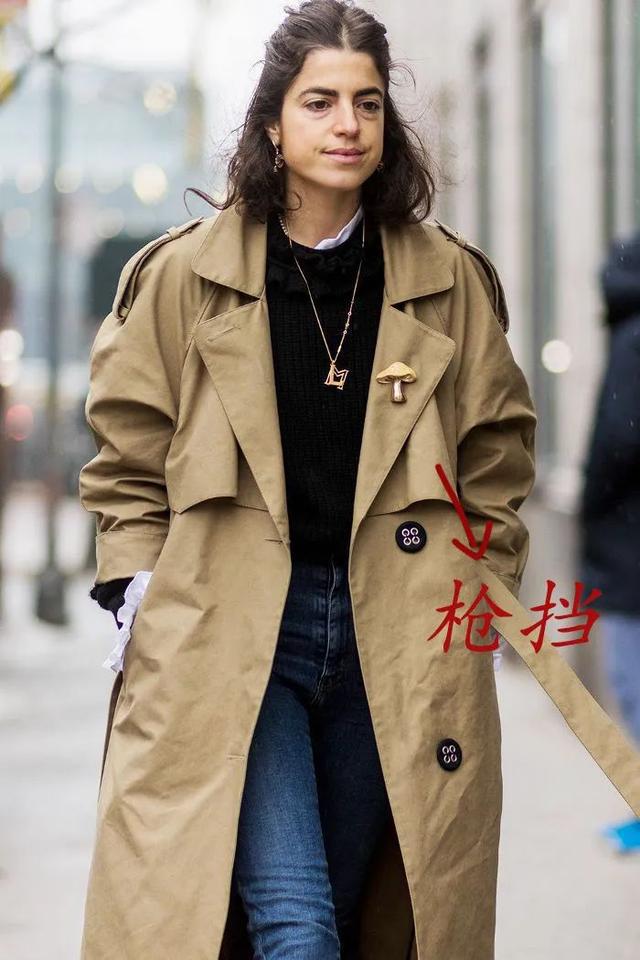 欧陆平台注册：秋天，跟赫本学穿风衣吧！