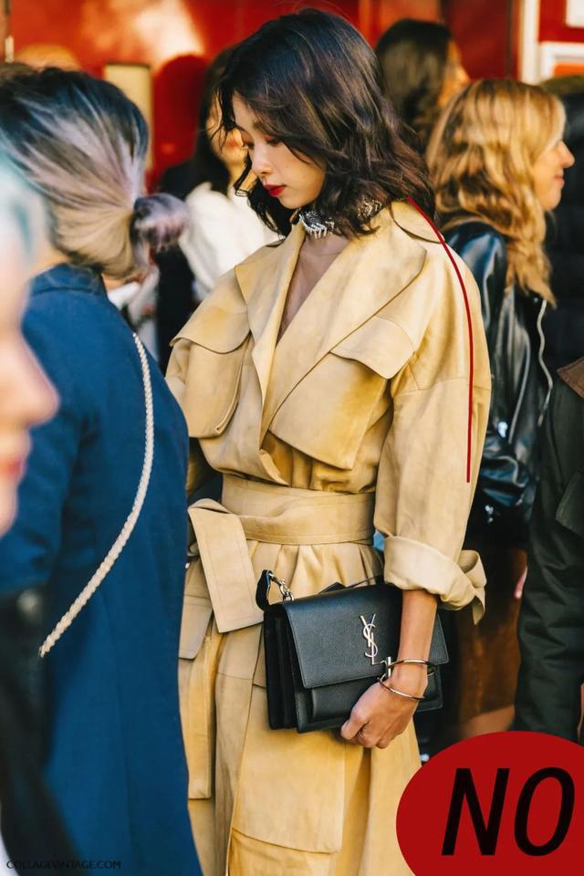 欧陆平台注册：秋天，跟赫本学穿风衣吧！