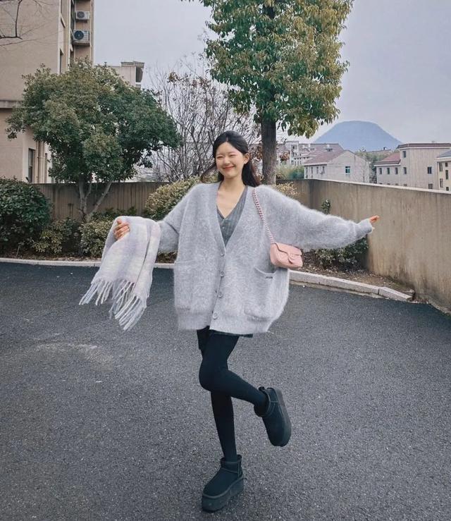 欧陆平台注册：花四位数买的“丑鞋”，咋这么多人抢着穿啊？