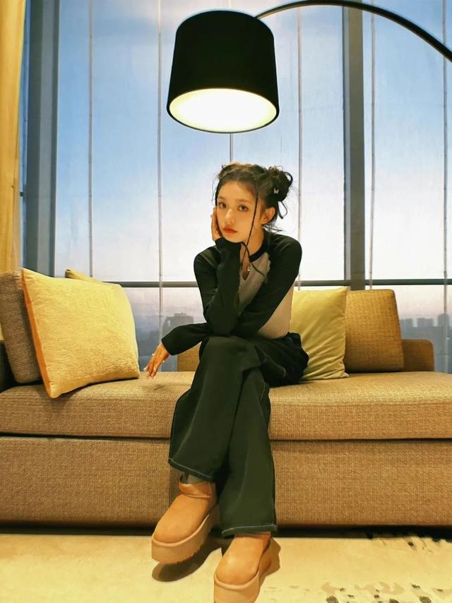 欧陆平台注册：花四位数买的“丑鞋”，咋这么多人抢着穿啊？