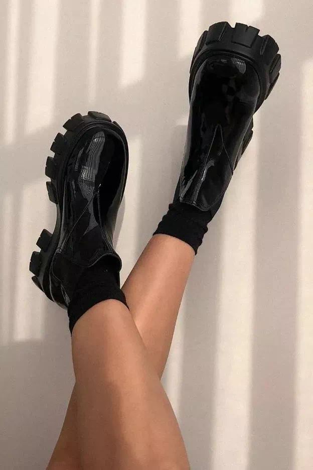 欧陆平台注册：花四位数买的“丑鞋”，咋这么多人抢着穿啊？