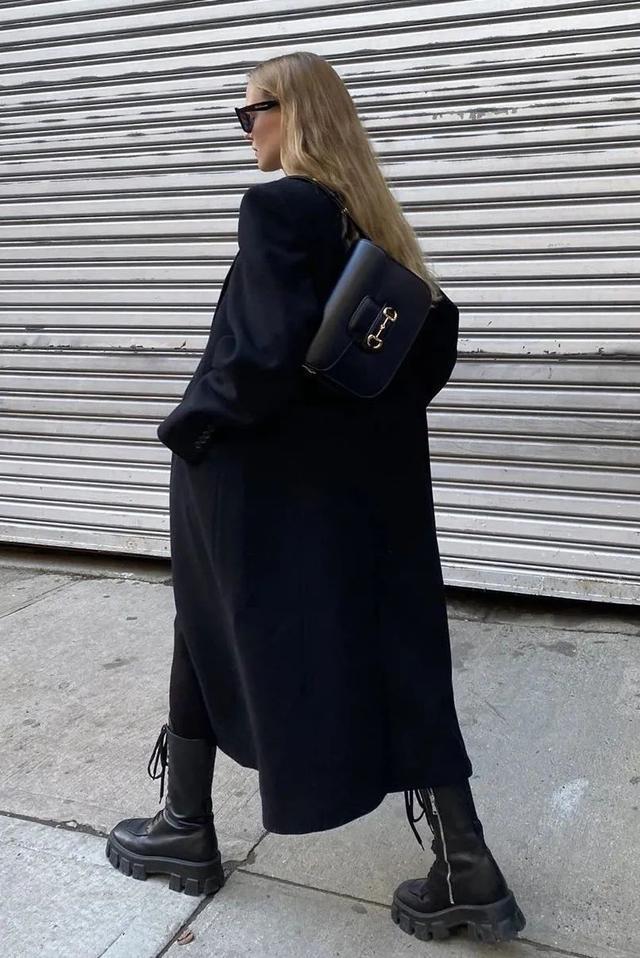 欧陆平台注册：花四位数买的“丑鞋”，咋这么多人抢着穿啊？